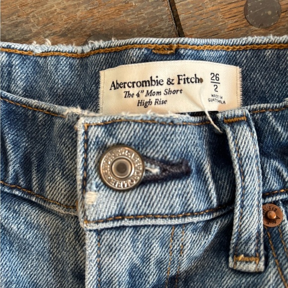 Abercrombie & Fitch The Mom Short High Rise 4 inch Size 2 or Size 26 Curve Love - Picture 4 of 5